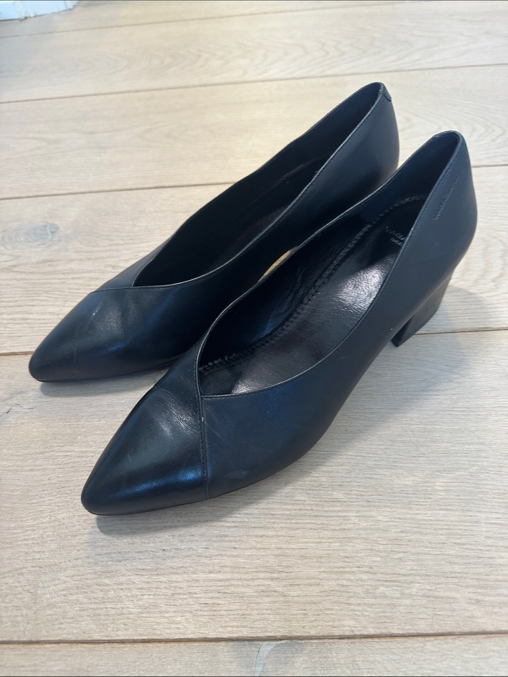 Vagabond Black Pointed Block Heel Pumps